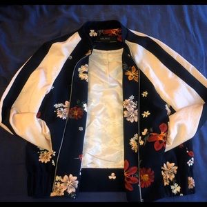 Zara floral bomber 
Size L
#zara #bomber